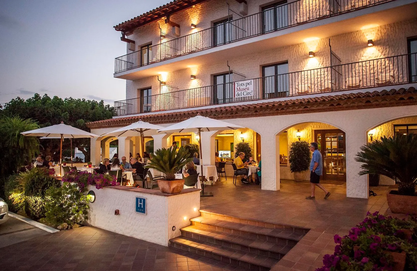 Hotel Restaurant Bon Retorn فيغيريس 3*,