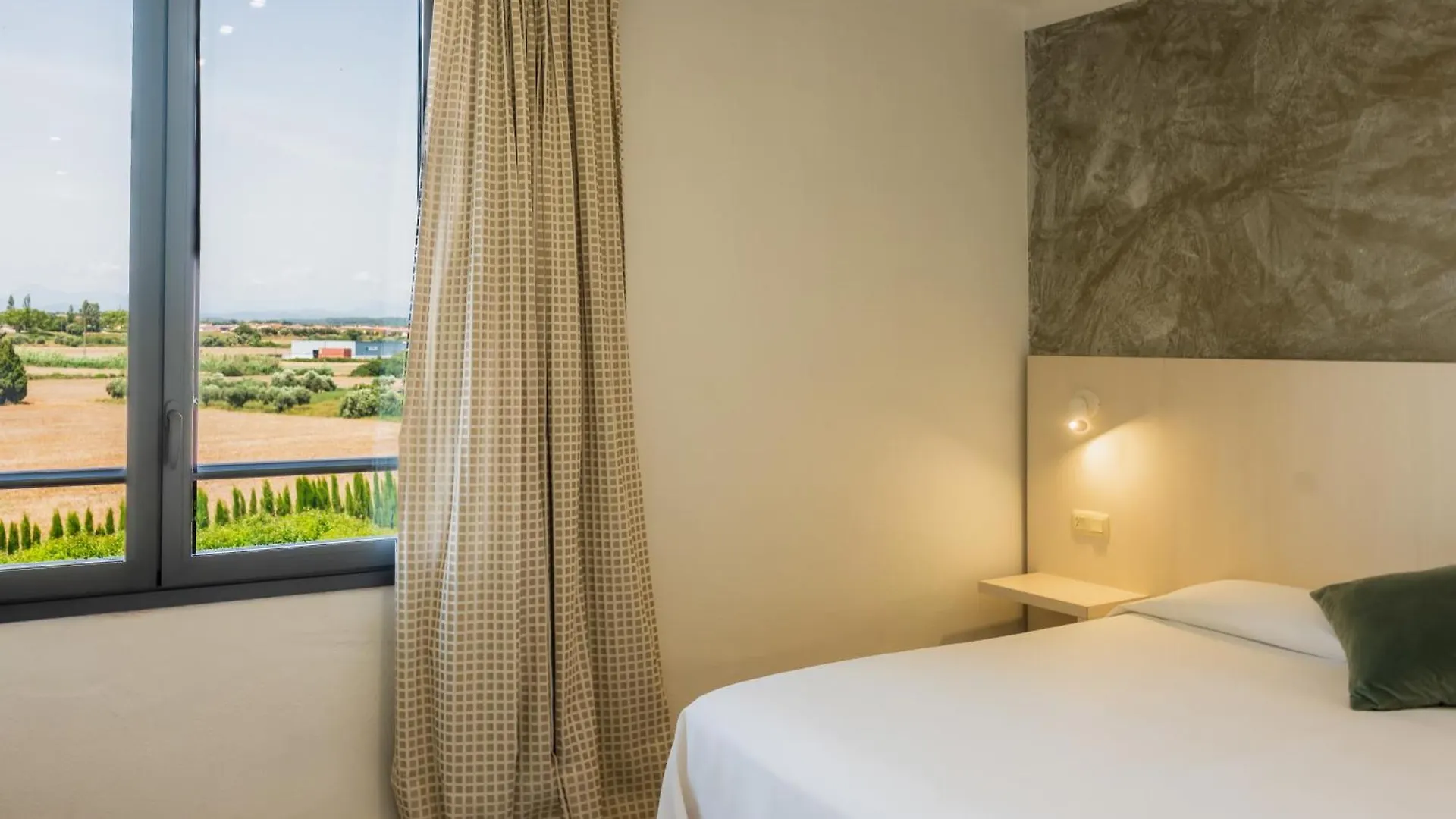 ***  Hotel Restaurant Bon Retorn Figueres  Spain