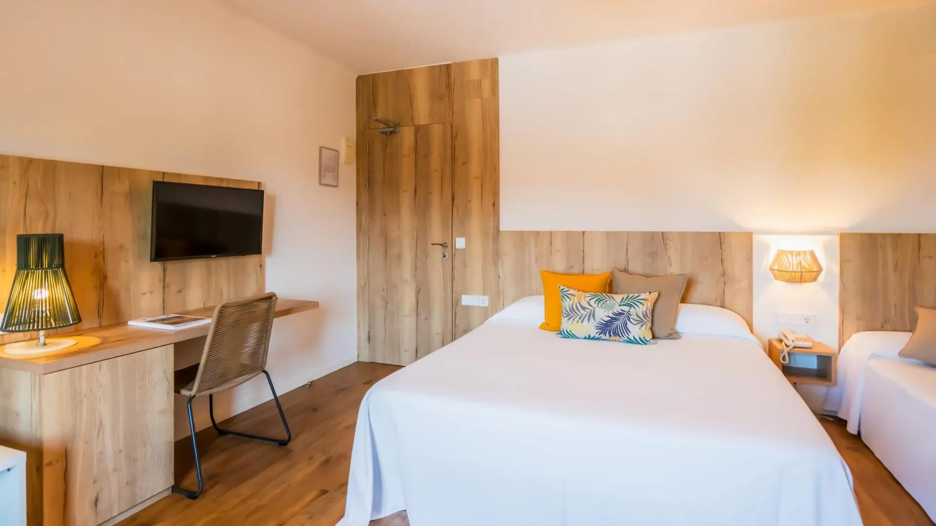 Hotel Restaurant Bon Retorn Figueres  3*, Figueres (Girona)